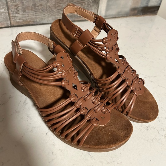 DREAM PAIRS Women's Strappy Low Heel Open Toe Slip-On Wedge Sandals - Picture 6 of 16